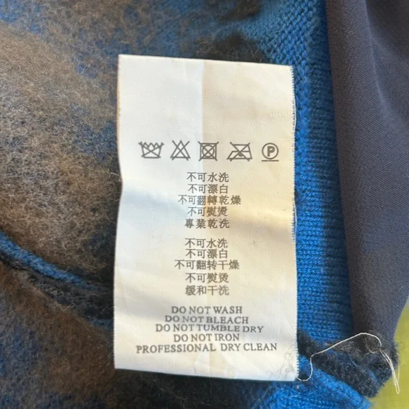 Initial knit sweater. - Picture 11 of 13